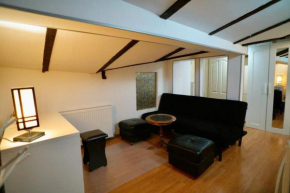 2-room cozy retreat near City Center